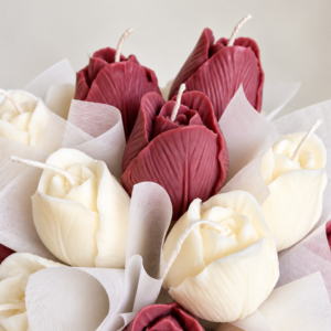 Bouquet de fleurs en cire de soja blanc et bordeaux
